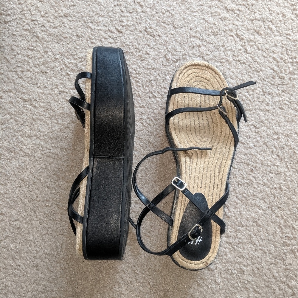 Platform Sandals - Picture 2 of 3